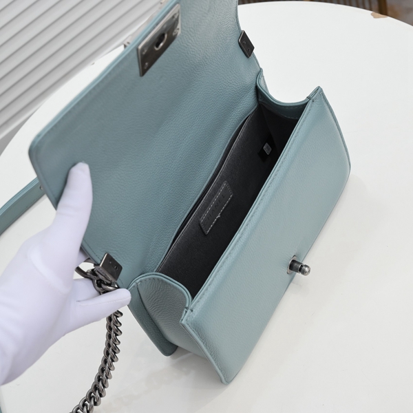 シャネルバッグ着用イメージ